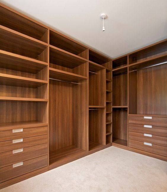 Closet a medida con gavetas y zapatera